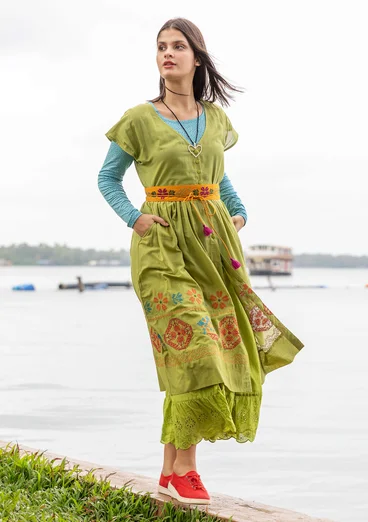 Mönstrad klänning "Cross" i ekologisk bomull - sparris