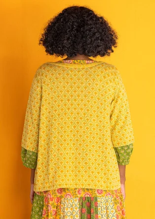 Stickad kofta "Haldi" i ekologisk bomull - mango