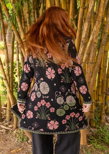 Blommig kofta "Täppa" i ekologisk bomull - svart