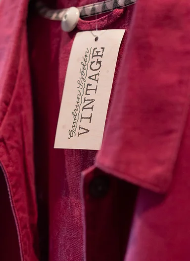 En rosa jacka från Gudrun Sjödén. 