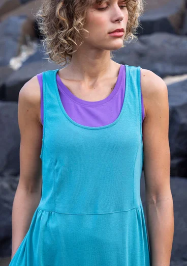 Enfärgad trikåklänning i ekologisk bomull - teal