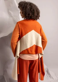 Stickad väst "Ray" i lammullsmix - bränd orange/ljus sand