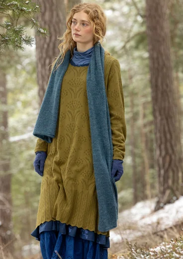 Stickad klänning "Alma" i ekologisk/återvunnen bomull - mörk oliv