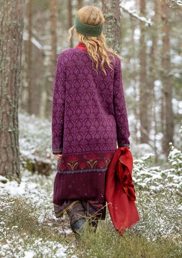 Stickad klänning "Alma" i ekologisk/återvunnen bomull - aubergine