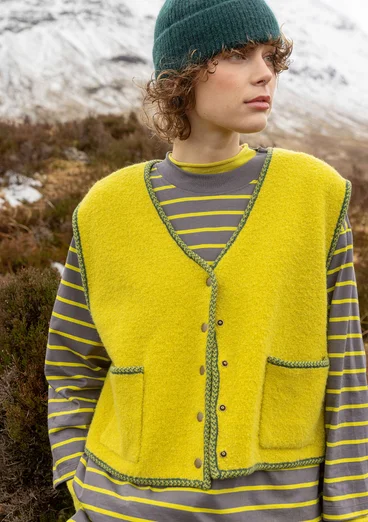 Stickad väst "Sälen" i ullbouclé - limegrön