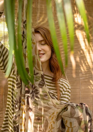 Vävd sjal "Harriet" i ull - mörk natur