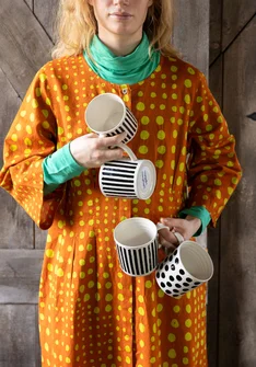 Mugg "Joy" i keramik - svart/rand