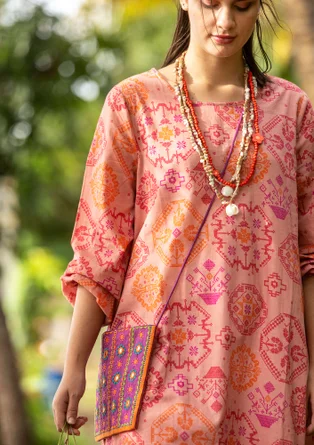 Mönstrad klänning "Poesi" i ekologisk bomull - askrosa