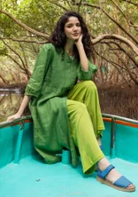 Vävd klänning i lin - koriander