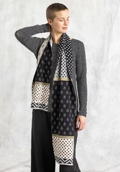 Stickad halsduk ”Tove” i ekologisk/återvunnen bomull - svart