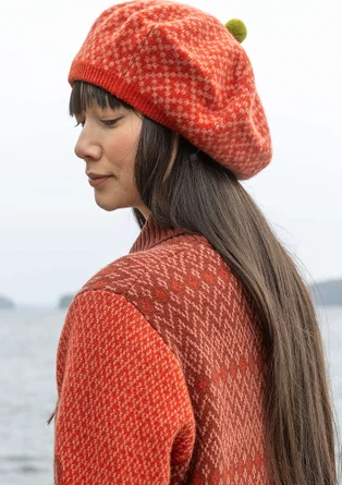 Stickad basker "Nova Scotia" i ull - koppar