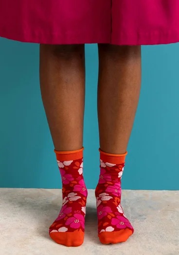 Strumpa ”Theia” i ekologisk bomull - amaryllis