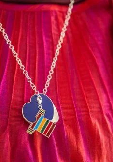 Berlock "T-shirt" i silver - silver