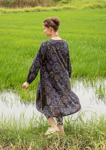 Mönstrad klänning "Poesi" i ekologisk bomull - svart