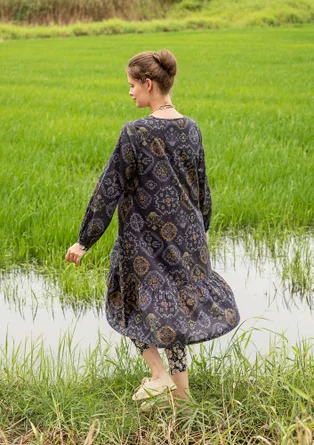 Mönstrad klänning "Poesi" i ekologisk bomull - svart