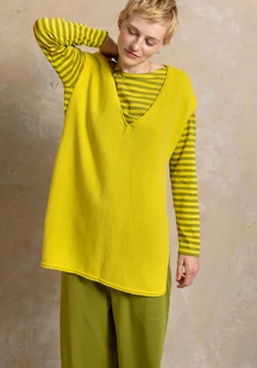 Stickad väst i ekologisk/återvunnen bomull - dijon