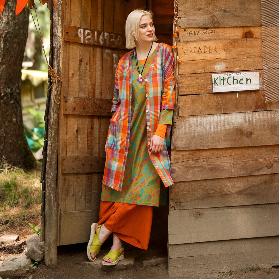 Vävd klänning "Indra" i ekologisk bomull - mörk pion