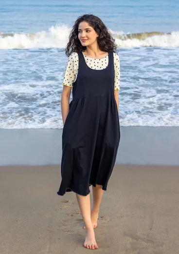 Enfärgad trikåklänning i ekologisk bomull - svart