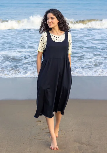 Enfärgad trikåklänning i ekologisk bomull - svart