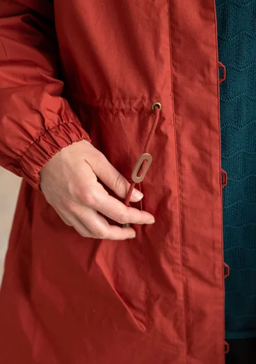 Vävd parkas ”Vendela” i ekologisk bomull - krappröd