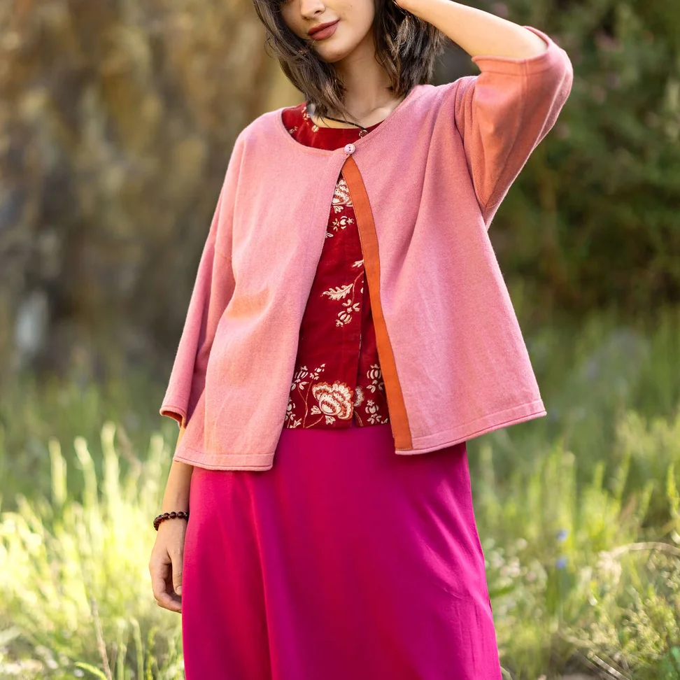 Växtfärgad kofta i ekologisk bomull/ull - körsbärsblom