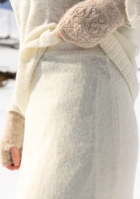 Stickad kjol "Forgetmenot"  i alpackamix - oblekt