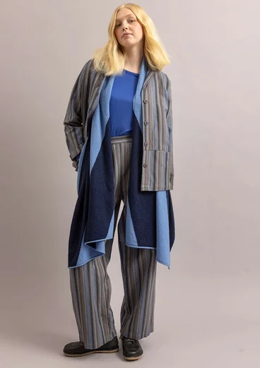 Stickad väst "Ray" i lammullsmix - midnattsblå/förgätmigej