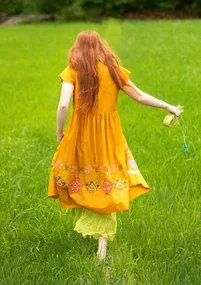 Mönstrad klänning "Cross" i ekologisk bomull - senap