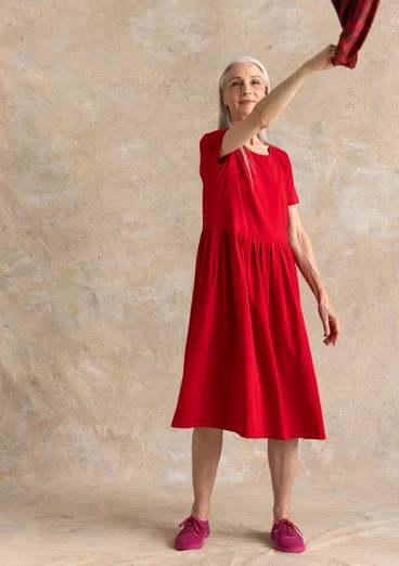 Trikåklänning ”Himla” i ekologisk bomull - amaryllis