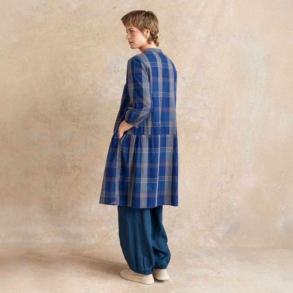 Vävd klänning ”Nora” i ekologisk bomull - mörk indigo