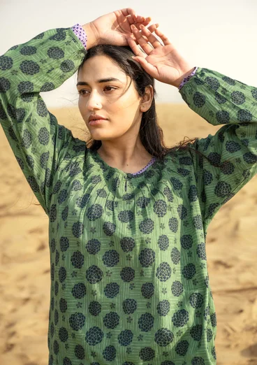 Blus "Gjusta" i ekologisk bomull - almgrön