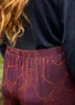 Trikåbyxa "Harriet" i lyocell/elastan (aubergine M)