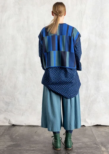 Stickad väst "Rut" i ekologisk/återvunnen bomull - indigoblå/ruta