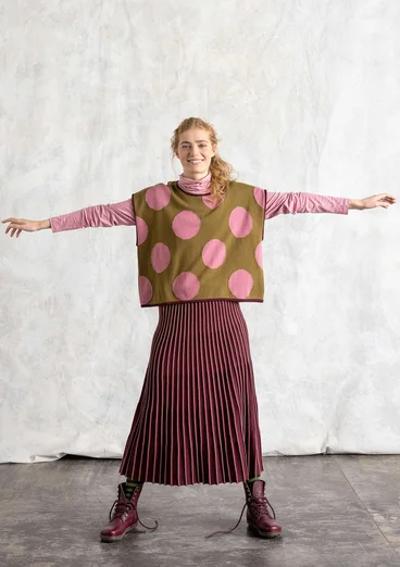 Stickad väst "Rut" i ekologisk/återvunnen bomull - mörk oliv/prick