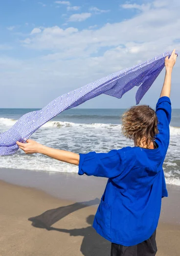 Sjal "Bow" i ekologisk bomull - kleinblå