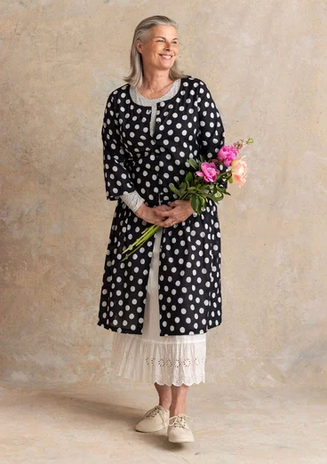 Vävd klänning ”Tindra” i ekologisk bomull - svart/mönstrad