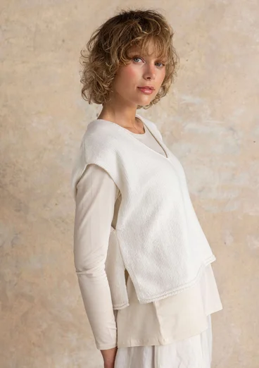 Stickad väst i ekologisk/återvunnen bomull - ofärgad