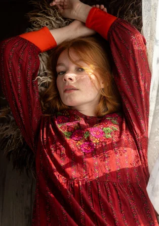 Vävd klänning "Glimra" i ekologisk bomull - aubergine