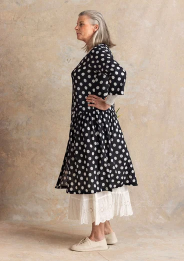 Vävd klänning ”Tindra” i ekologisk bomull - svart/mönstrad