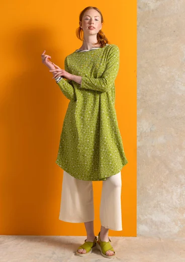 Trikåklänning ”Theia” i ekologisk bomull/elastan - kiwi/mönstrad