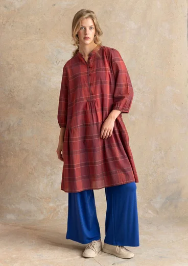 Vävd klänning ”Nora” i ekologisk bomull - krappröd