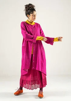 Vävd klänning "Olivia" i ekologisk bomull - cerise/mönstrad