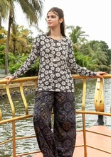 Blommig topp "Cress" i lyocell/elastan - svart