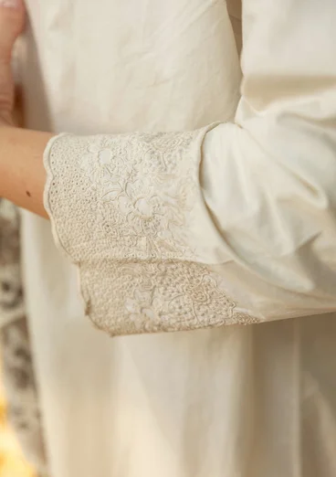 Vävd broderad klänning "Amisha" i ekologisk bomull/lin - fjäder