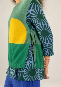 Stickad mönstrad väst  "Asahi" i återvunnen ullmix/ekologisk bomull - mörk smaragd