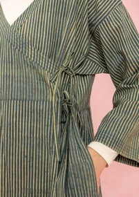 Vävd klänning ”Rose hip” i ekologisk bomull - indigogrön