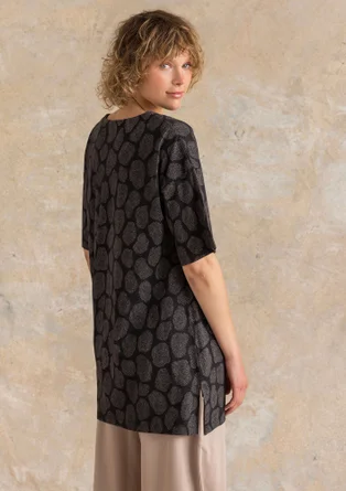 Trikåtunika ”Himla” i ekologisk bomull - svart/mönstrad