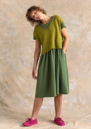 Stickad väst i ekologisk/återvunnen bomull - grönpeppar