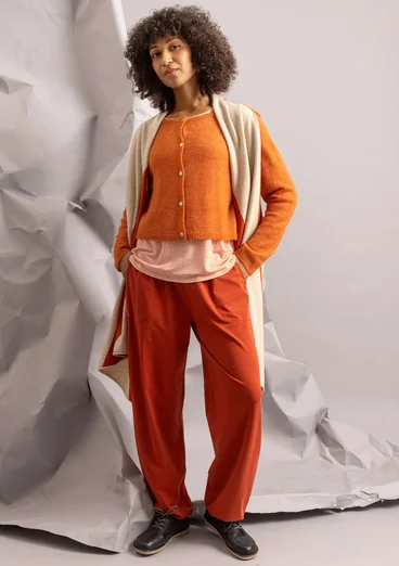 Stickad väst "Ray" i lammullsmix - bränd orange/ljus sand