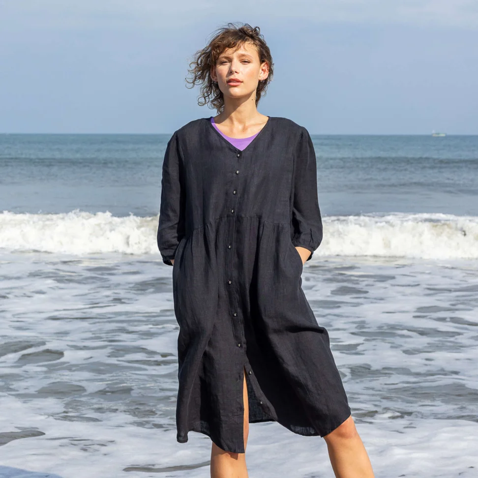 Vävd klänning i lin - svart